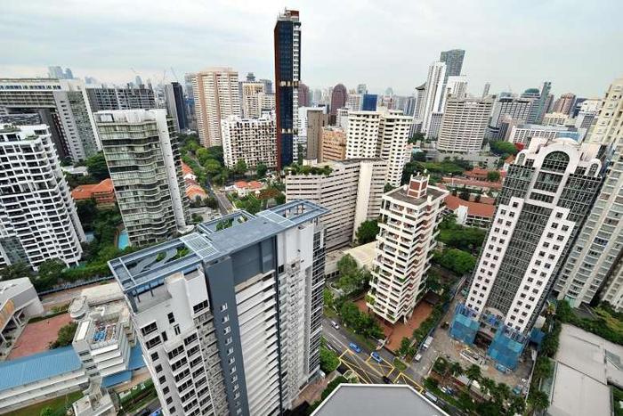 Slower decline in private home prices